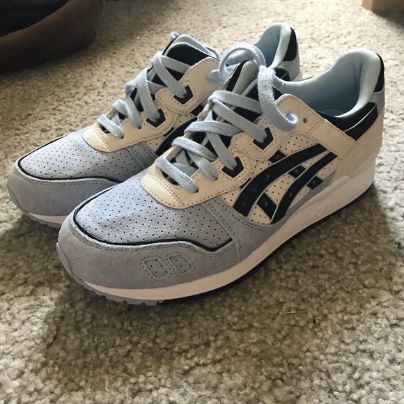 light blue asics gel lyte